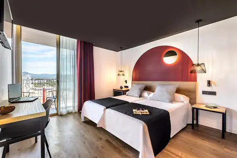 Hotel Vibra District in Sant Antoni de Portmany — foto 2