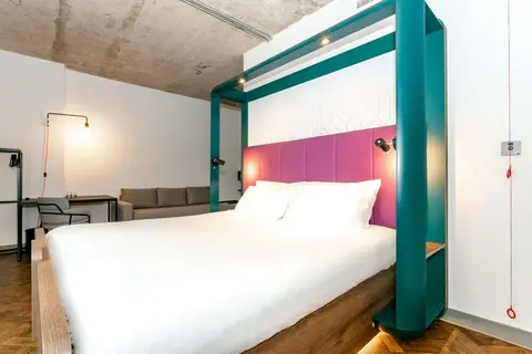 YOTEL Manchester Deansgate in Manchester — foto 16