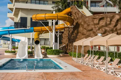 Crown Paradise Club Cancun in Jacuzzi, foto 18