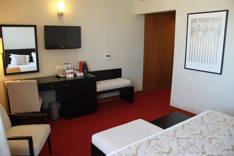 Lutecia Smart Design Hotel in Almada — foto 3
