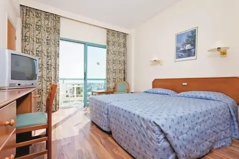 Antigoni Hotel in Παραλίμνι — foto 13