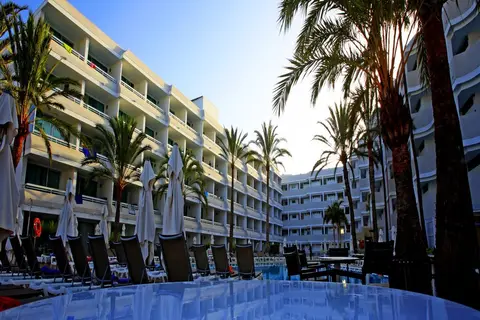 Akeah Broncemar Maspalomas in Santa María de Guía de Gran Canaria — foto 4