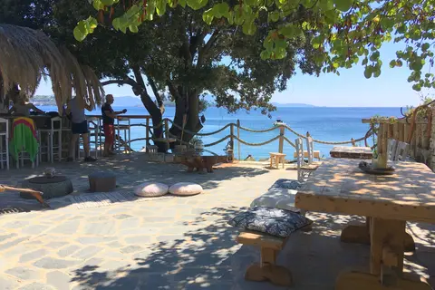 Vassilias Beach in Αχλαδιάς — foto 11
