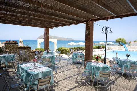 Hotel Haris on the Beach in Agia Marina — foto 9
