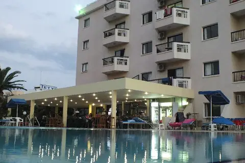 Livas Hotel Apartments in Paralimni — foto 26