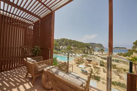 Cala San Miguel Ibiza Resort, Curio by Hilton - adults only in Sant Joan de Labritja — foto 2