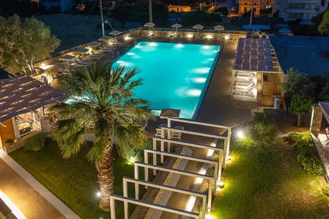 Marmari Bay in Agios Konstantinos