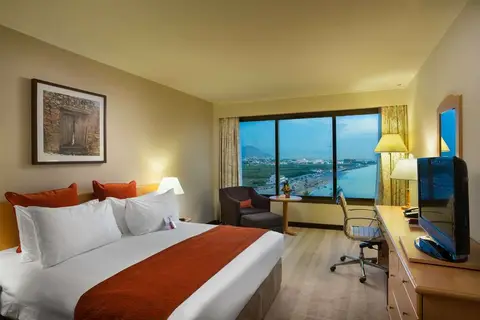 Crowne Plaza Muscat in السيب — foto 10