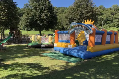 Camping A L Ombre Des Tilleuls in Peyrouse — foto 3