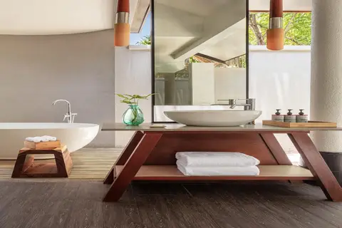 NH Collection Maldives Havodda Resort in Gaaf Dhaal Atoll Education Centre, foto 29