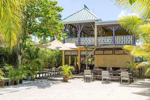 Country Country Beach Cottages in Crystal Waters Villas