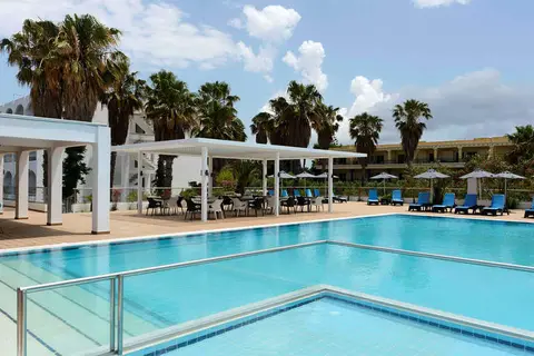 Cosmopolitan in Λάμπη
