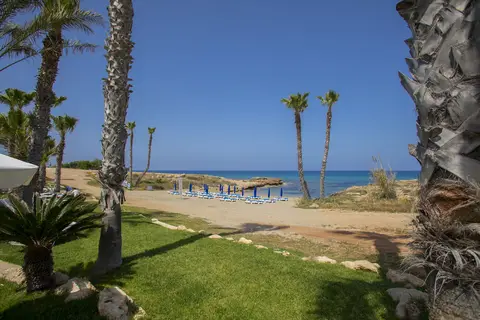 Louis Althea Beach in Παραλίμνι — foto 15