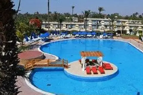 JAZ Pyramids Resort in كفرة نصار — foto 5