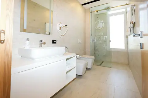 Grand White City Hotel in Berat — foto 16