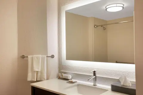 La Quinta Inn & Suites by Wyndham Miami Airport West in Miami — foto 13