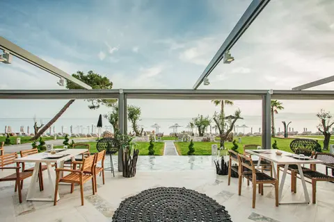 Blue Carpet Luxury Suites in Πευκοχώρι — foto 16