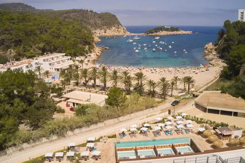 Cala San Miguel Ibiza Resort, Curio by Hilton - adults only in Sant Joan de Labritja — foto 2
