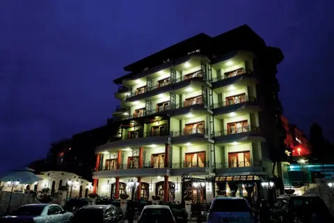 Dinasty Hotel in Tirana