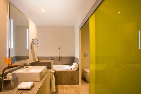 Fly & Go Higueron Hotel Malaga, Curio Collection by Hilton in Fuengirola — foto 11