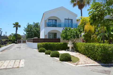 Latchi Escape Hotel & Suites in Νέο Χωριό — foto 2