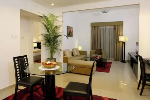 Ramada Hotel & Suites by Wyndham Ajman in عجمان — foto 14