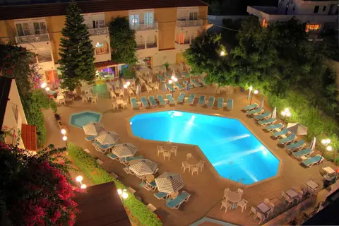 Kassandra Family Aparthotel in Ιαλυσός — foto 16