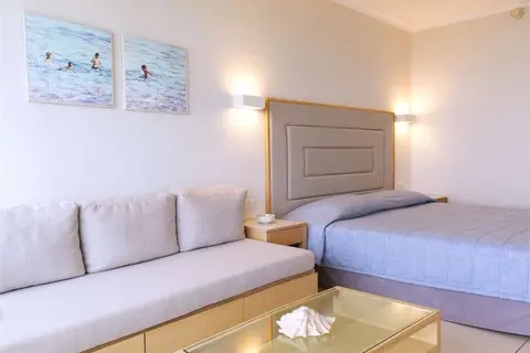 Sunrise Beach Hotel in Παραλίμνι — foto 3