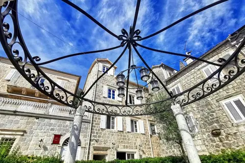 Leon Coronato Heritage Hotel in Perast