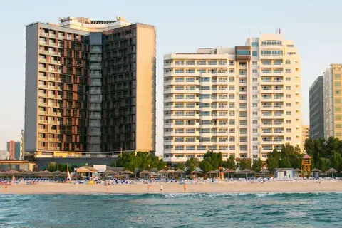 Ramada by Wyndham Beach Hotel Ajman in Ajman — foto 17