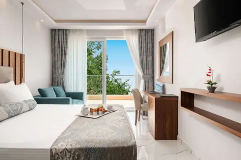4 You Boutique in Μεταμόρφωση — foto 3