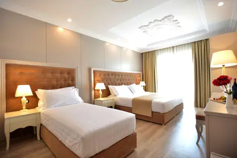 Flower Hotels & Resorts in Golem — foto 4
