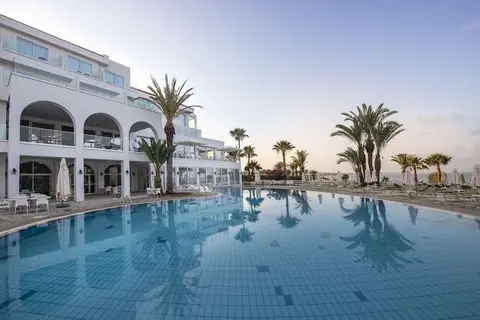 Akti Beach Village Resort in Hlorakas