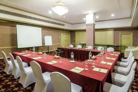 Holiday International Hotel Sharjah in Sharjah — foto 17