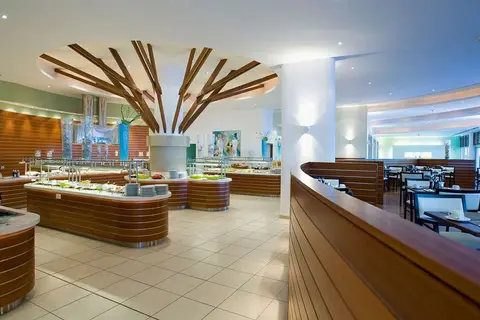 Mediterranean Beach Hotel in Limassol — foto 23