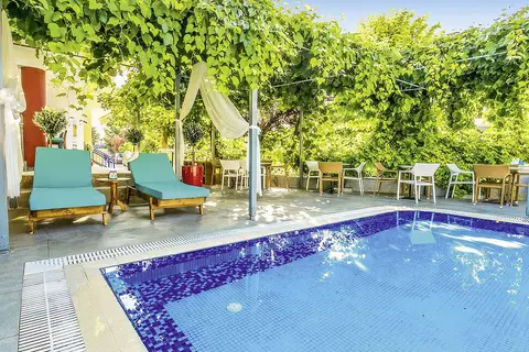 Thalassies Nouveau in Λιμενάρια — foto 11