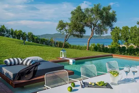 Avaton Luxury Villas Resort in Νέα Ρόδα — foto 9
