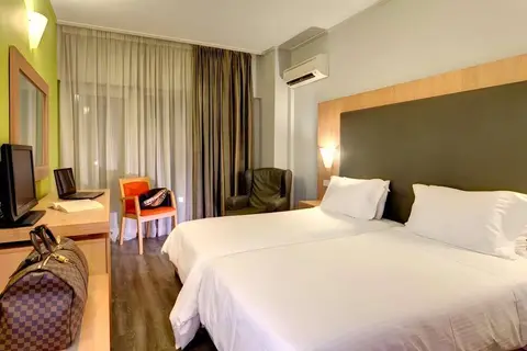 Polis Grand in Athene — foto 6