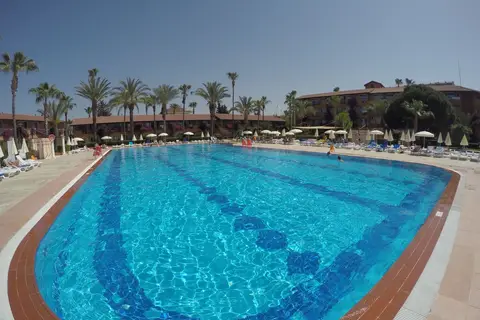 Club Turtas Beach Hotel in Alaşehir — foto 4