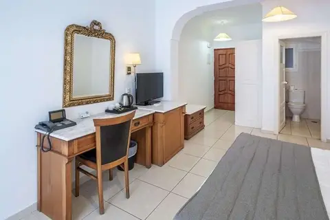 Smy Mediterranean White in Thira Municipal Unit, foto 24