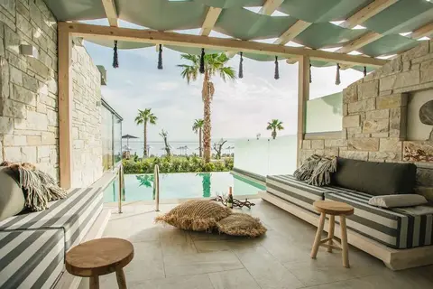 Blue Carpet Luxury Suites in Πευκοχώρι — foto 25