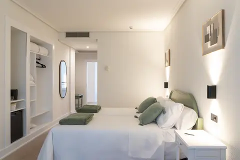 Hotel La Vega in Arroyo De La Encomienda — foto 19