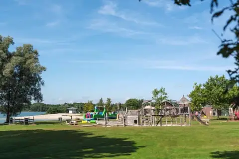 Vakantiepark 't Strandheem in Opende