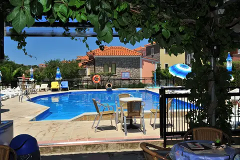 Christinas Gardens in Πέτρα — foto 23