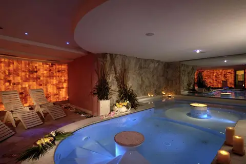 Tevini Dolomites Charming Hotel in Commezzadura — foto 91
