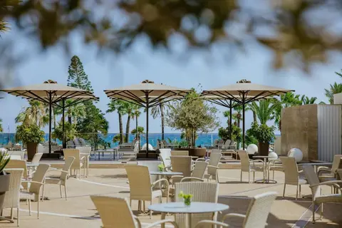 The Golden Bay Beach Hotel in Larnaca — foto 27