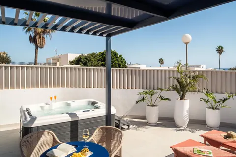 Nazaret Beach in Arrecife — foto 16