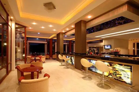 Alma Beach Hotel & Appartementen in Πέτρα — foto 10