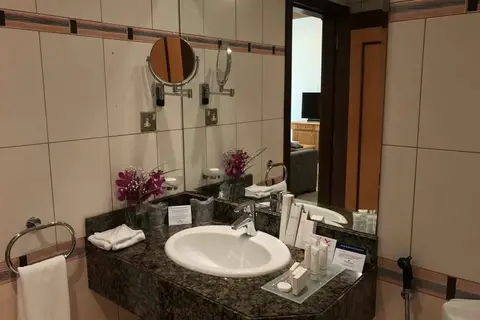 Golden Tulip Sharjah in Sharjah — foto 16
