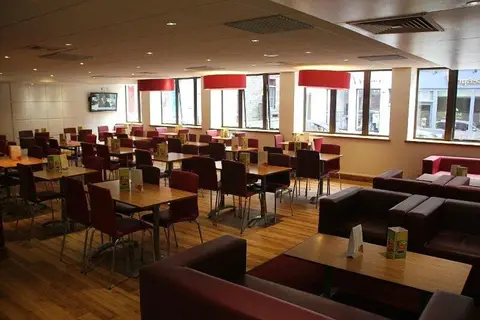 Travelodge Edinburgh Central in Edinburgh — foto 16